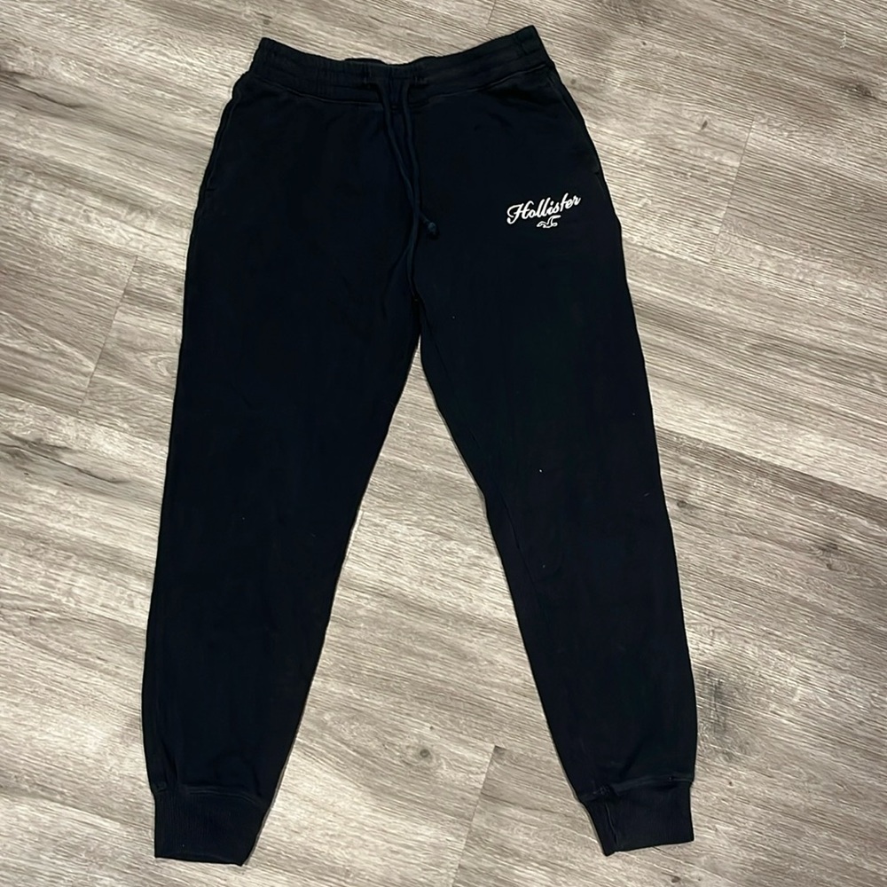 Black Hollister sweatpants. Size S
